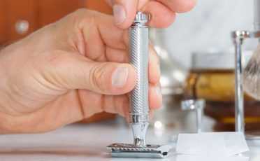 Ako si vybrať klasický strojček na holenie 8